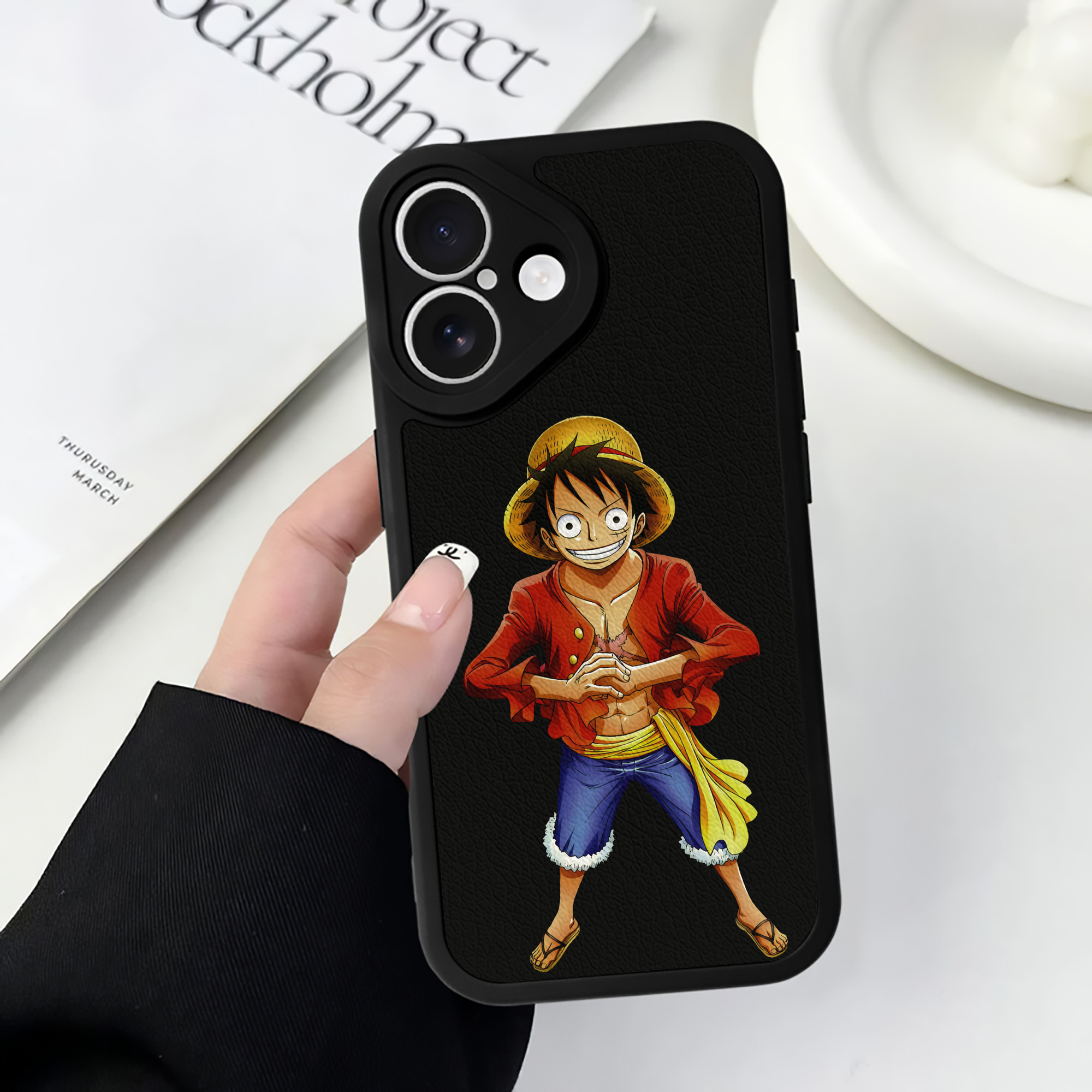 （画像用） ワンピース モンキー・D・ルフィ ONE PIECE Monkey D. Luffy 【iPhone 16シリーズ対応】シリコンスマホケース（レザー調） 材質：シリコン
